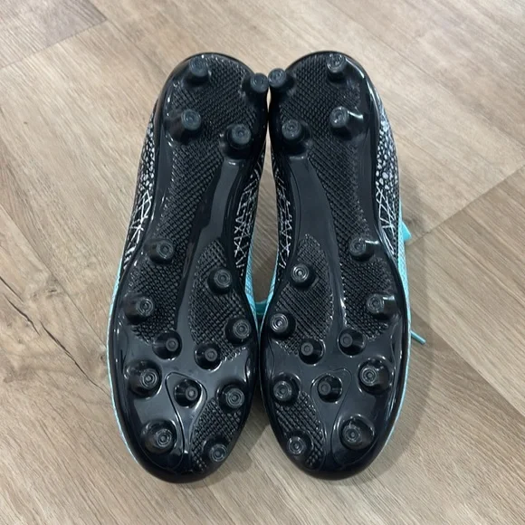 NEW Men’s Football/Soccer Cleats - Picture 4 of 5